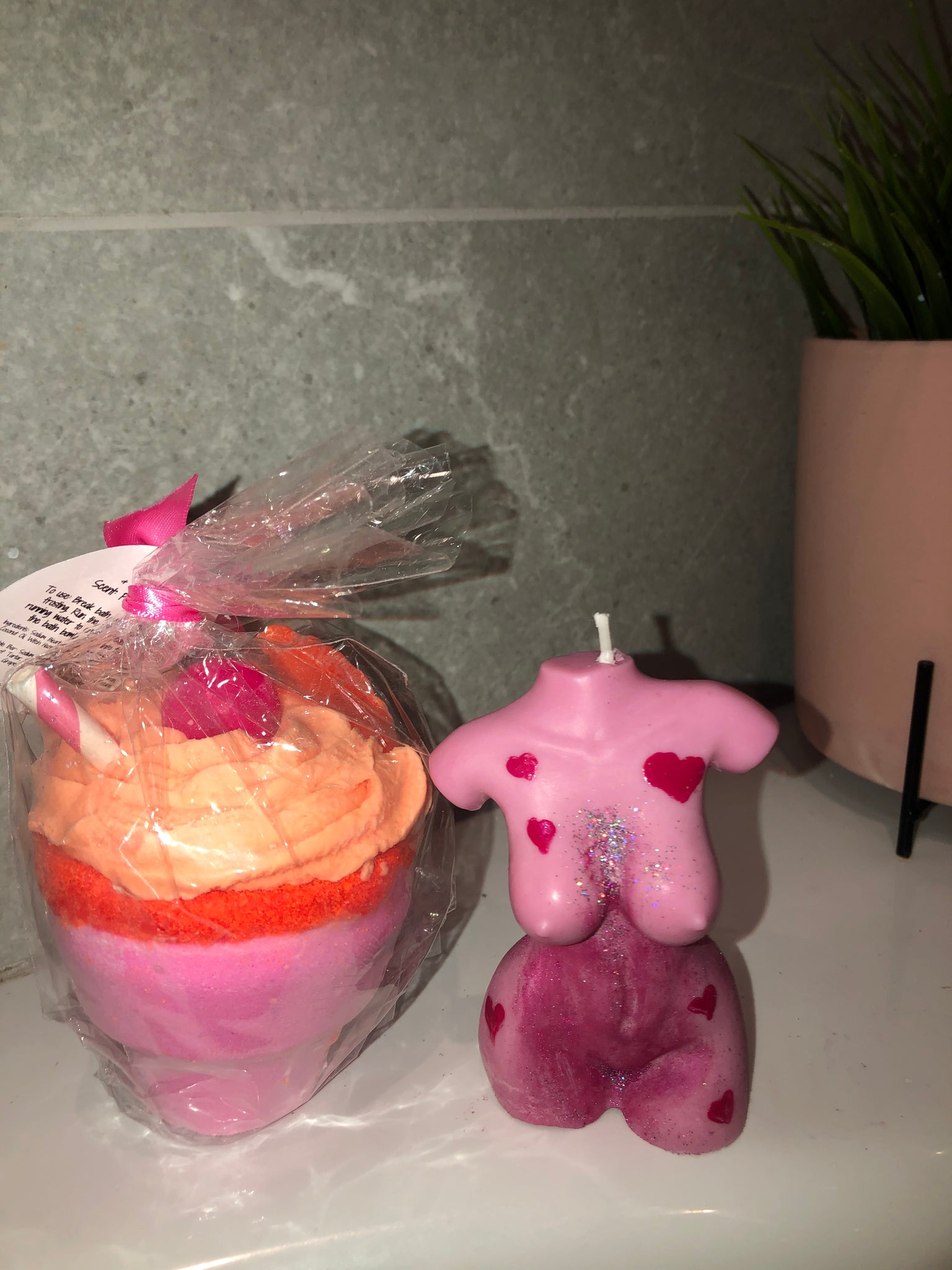 Valentines ‘Ziana’ Candle and Peach Bath Bomb Giftset